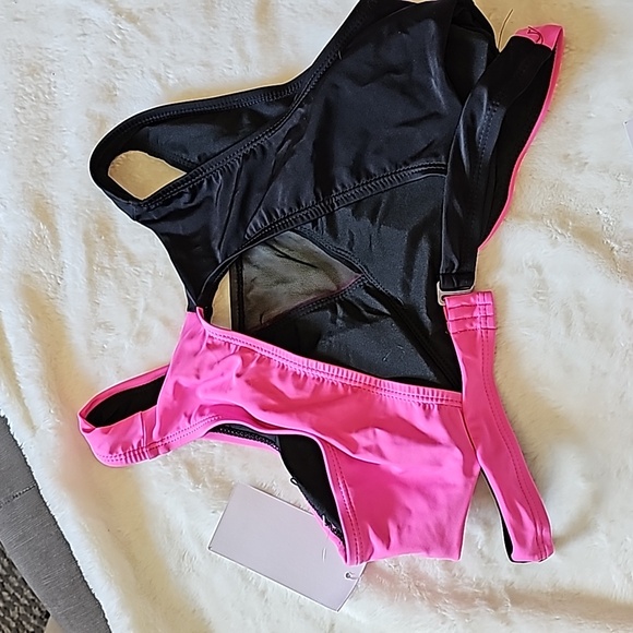 Colorblock Two Piece bathing suit - Picture 3 of 7